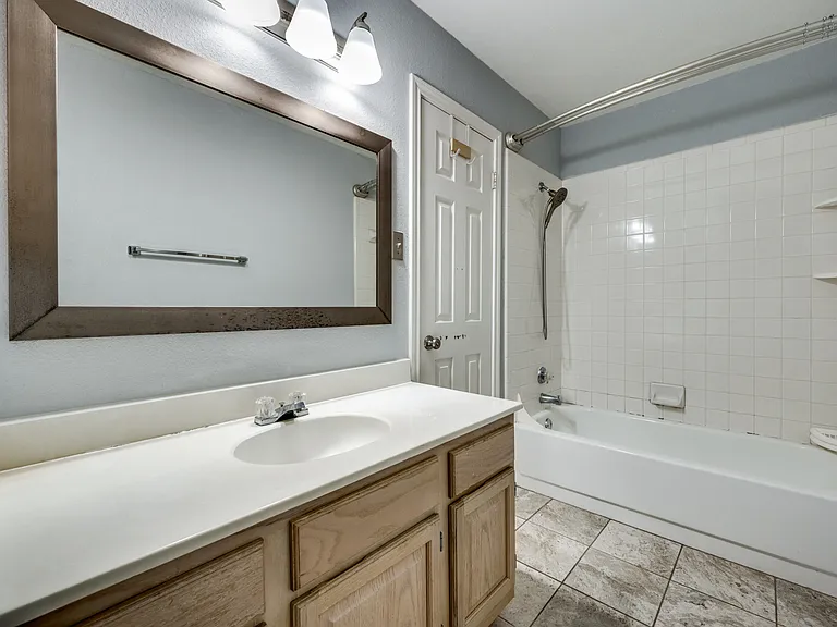 804 Santa Fe Trl — Photo 6