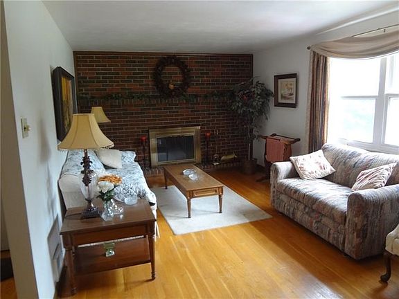 5th image of 712 Hill St