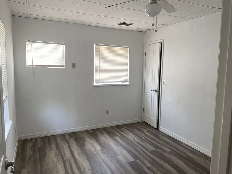 3109 E Jefferson St — Photo 6