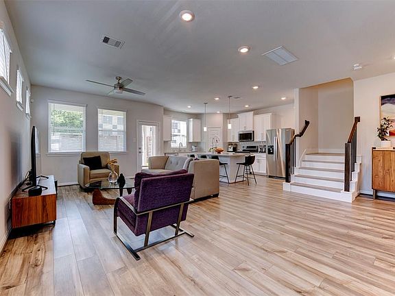 4th image of 1511 Lakeline Oak Dr