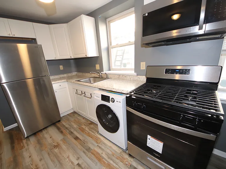 17 E Centre St #4 — Photo 4