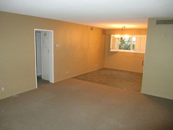 3rd image of 1525 N Hayworth Ave