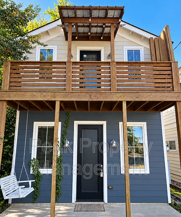 1046 Zophi St