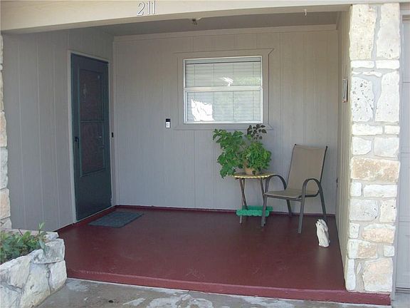 2nd image of 211 Vista Dr