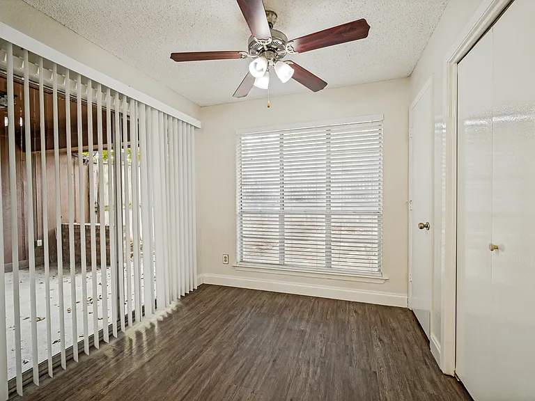 8902 Marilyn Dr — Photo 6