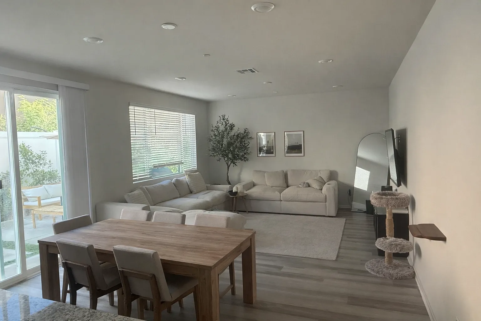 3 bed, 2.5 bath, 1677 sqft, $3,500 — Photo 4