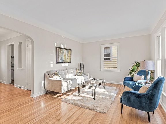 3rd image of 1745 Cottage Ave E
