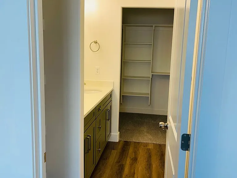 13728 S Devers Dr — Photo 36