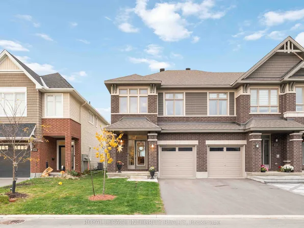 221 Finsbury Ave, Ottawa, ON K2S 2X9