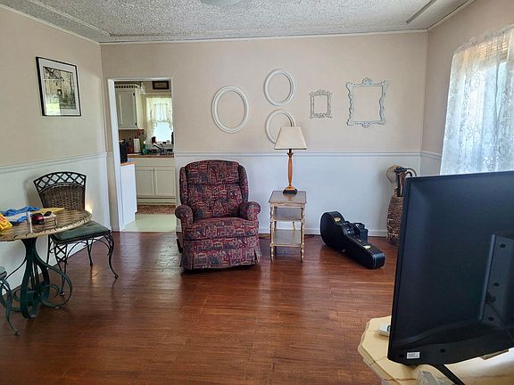 2nd image of 611 Spruce Street