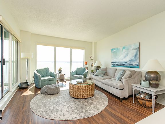2nd image of 2120 Argyle Ave #1502