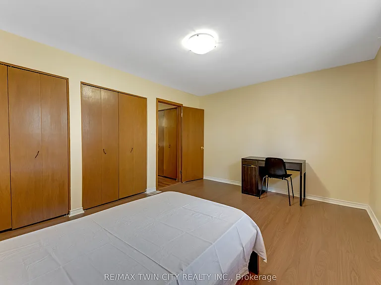 402 Lakeview Dr — Photo 23