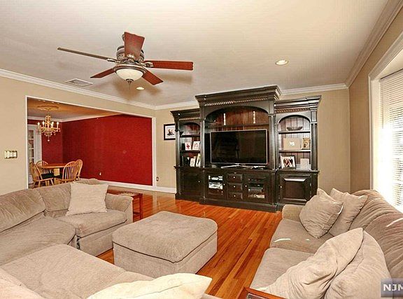 3rd image of 49 Mountain Ave