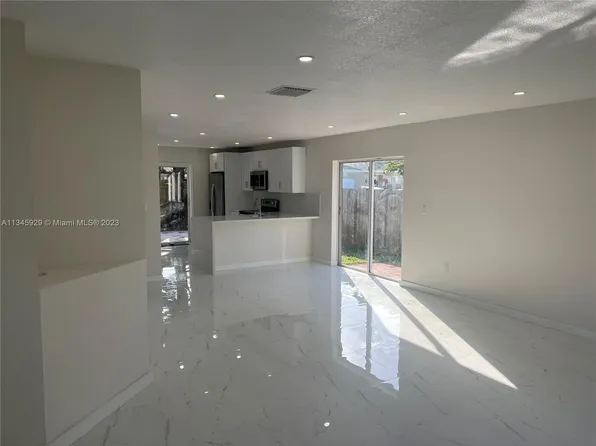 9755 SW 222nd St, Cutler Bay, FL 33190