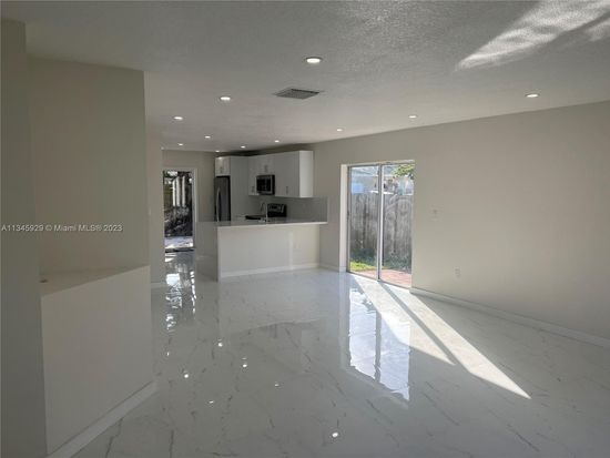 9755 SW 222nd St, Cutler Bay, FL 33190