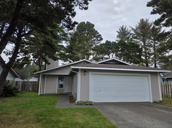 220 Breakwater Dr, Crescent City, CA 95531