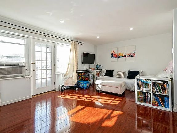 3rd image of 144-44 Village Rd APT 72C