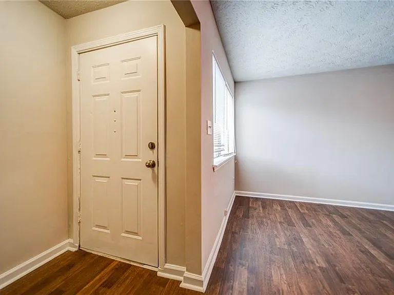 37 Country Place Ct — Photo 2