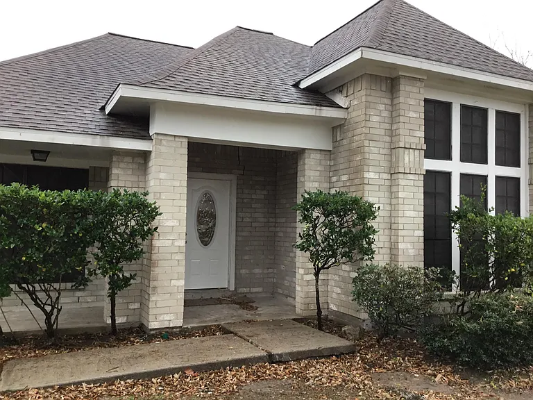 418 Westminster Dr — Photo 2