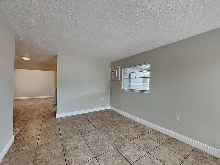 4333 Cynthia St — Photo 4