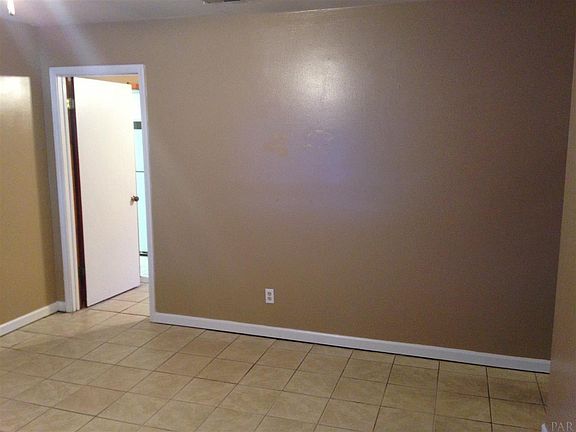 3rd image of 611 N 78th Ave