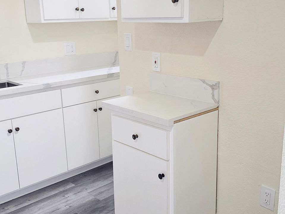 1st image of 9607 Cypress Ave #4