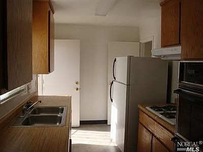 4th image of 315 Amelia St