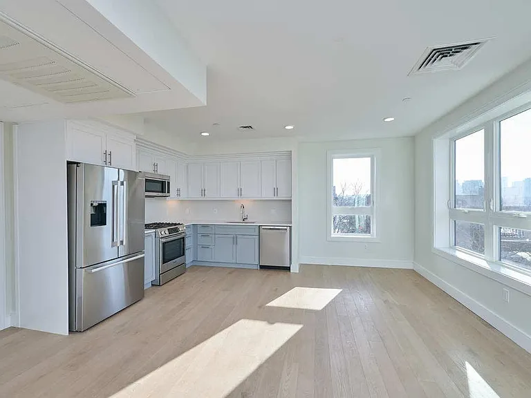 301 Border St #508 — Photo 6