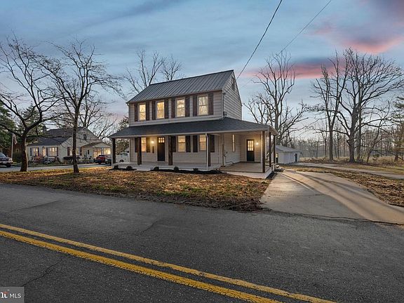 3rd image of 541 Robin Hood Rd