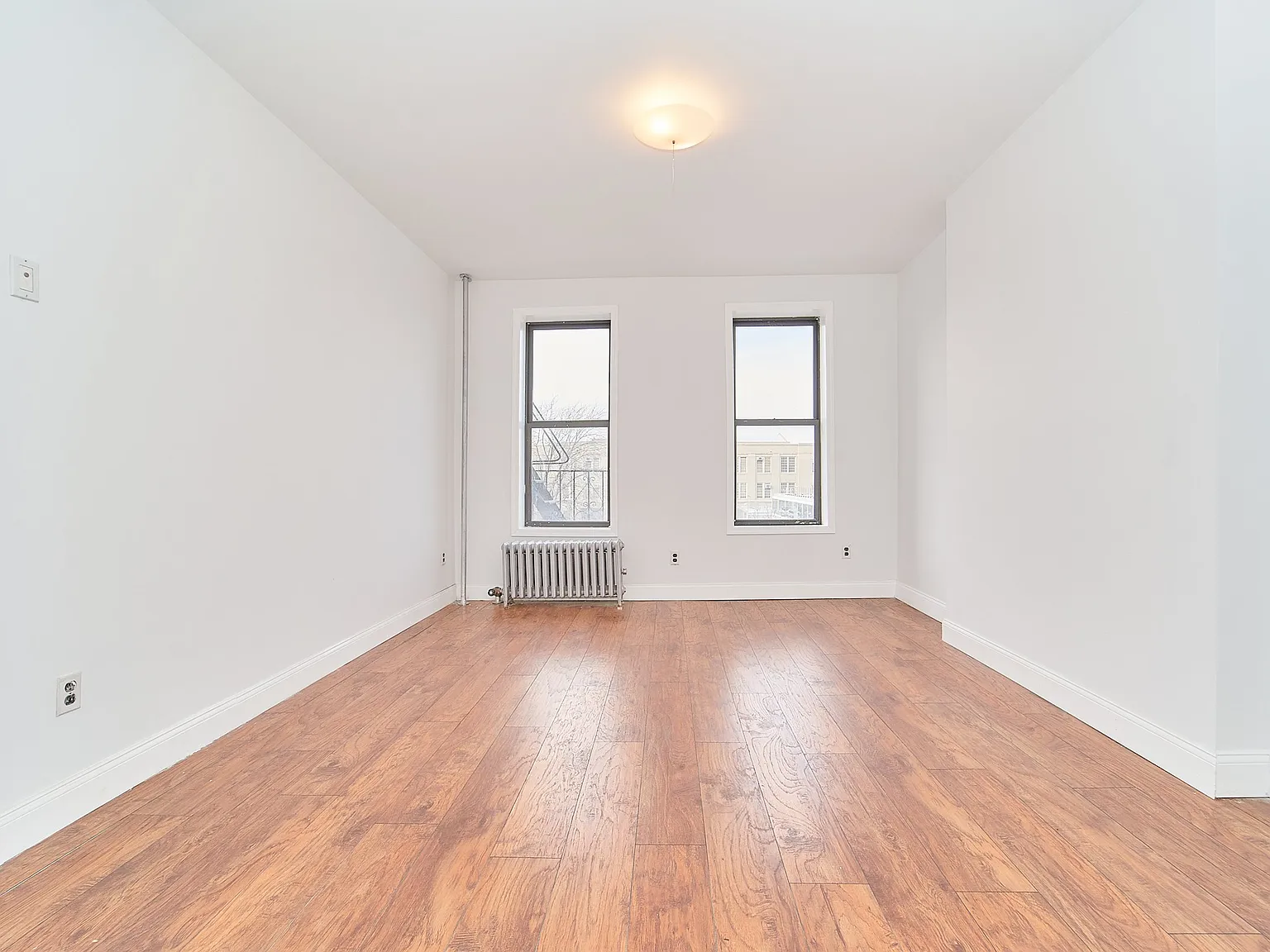 138 Scholes Street — Photo 1