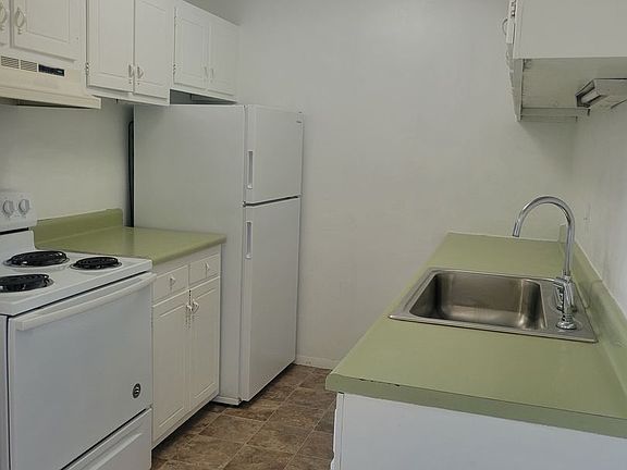 3rd image of 1240 S Main St #B-105