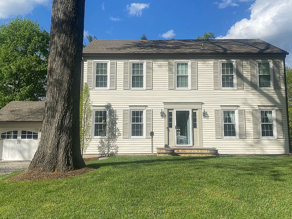 2nd image of 11 Leaycraft Ln