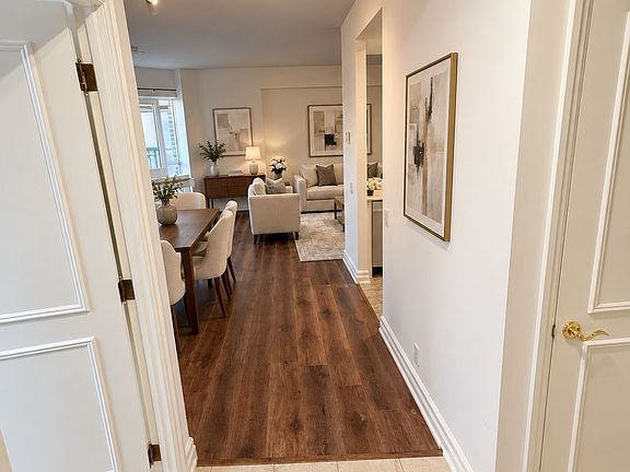 2nd image of 38 Avenue Rd #802