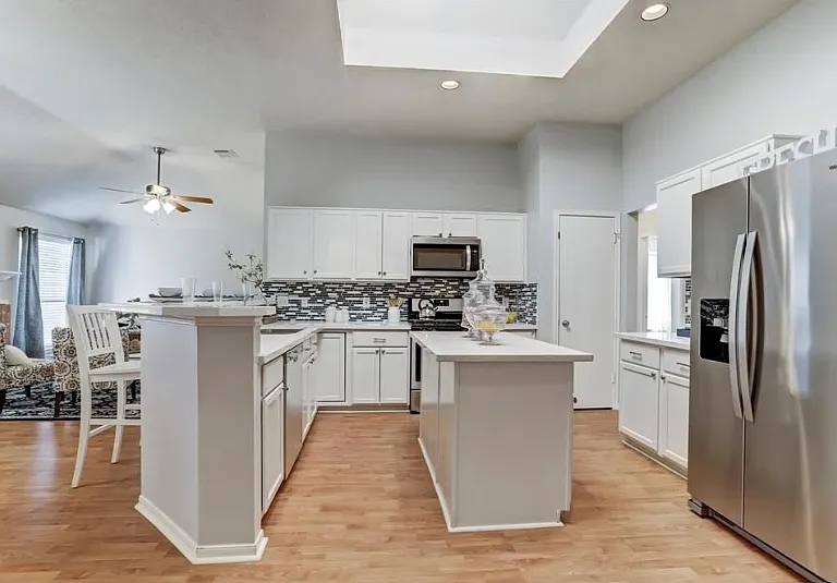 21722 Ridgewood Dr — Photo 3