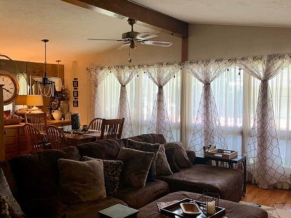 5th image of 412 Pembroke Ln