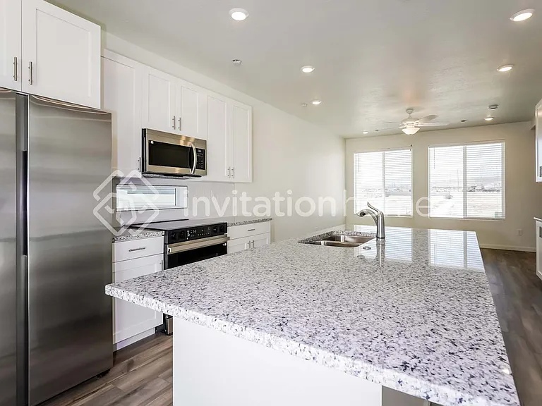 423 E Kanab Creek Dr — Photo 1