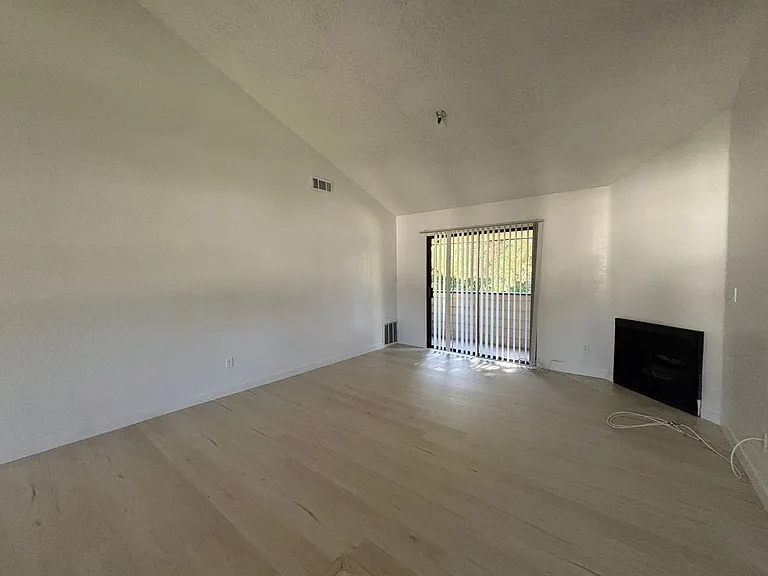 44436 15th St E #5 — Photo 8