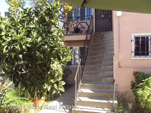 1st image of 4421 Winona Ave #B