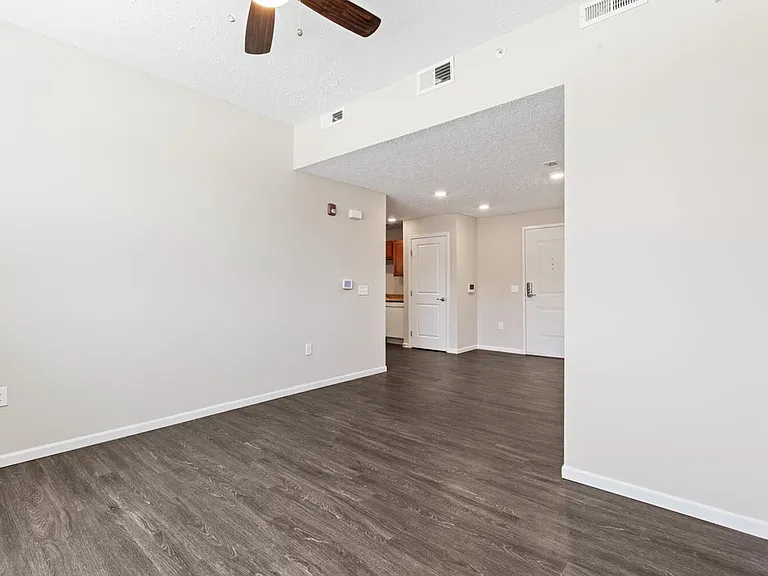 309 S White Ave — Photo 12