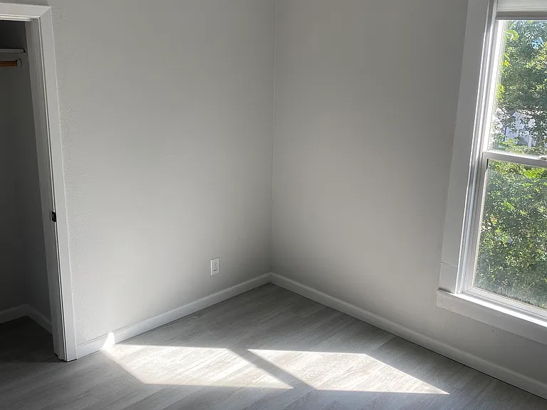 994 Elrod Ave — Photo 4