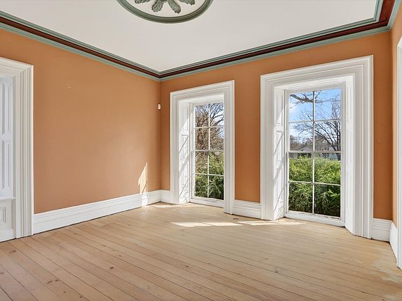 3rd image of 2149 Saint Lawrence Ave