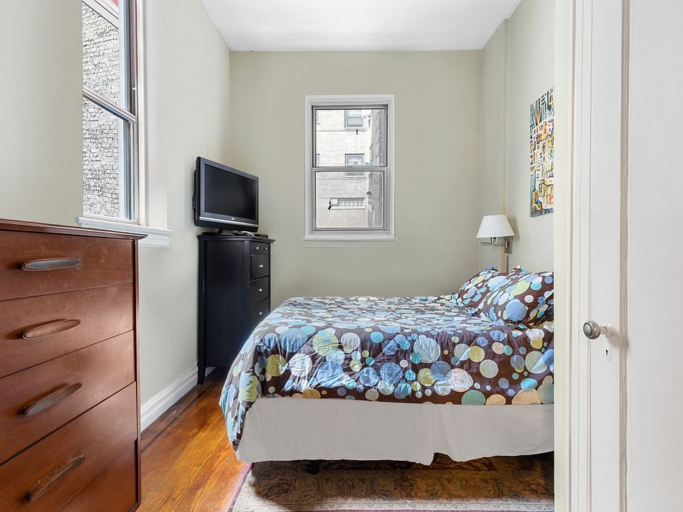 2nd image of 28 W 87th St APT 2B