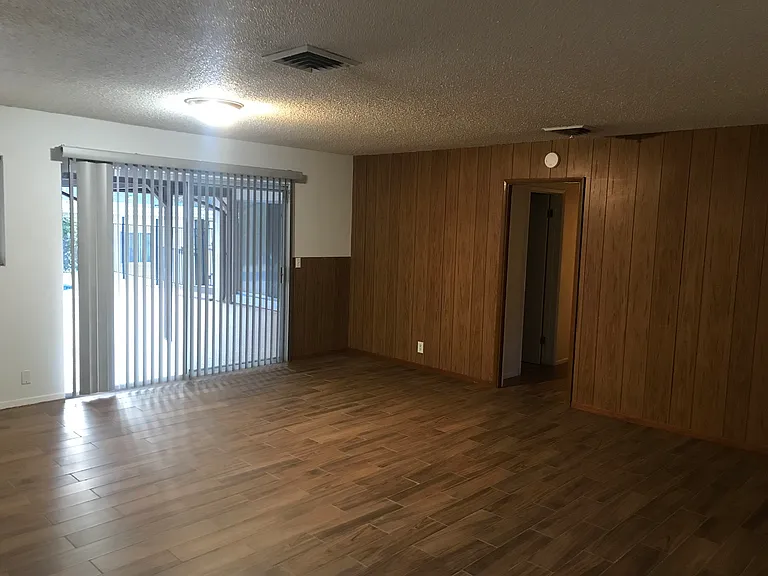 1884 Country Pl — Photo 8