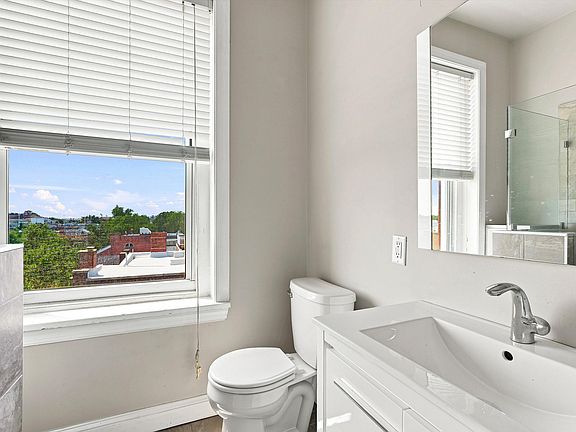 3rd image of 1001 Pine St APT 501