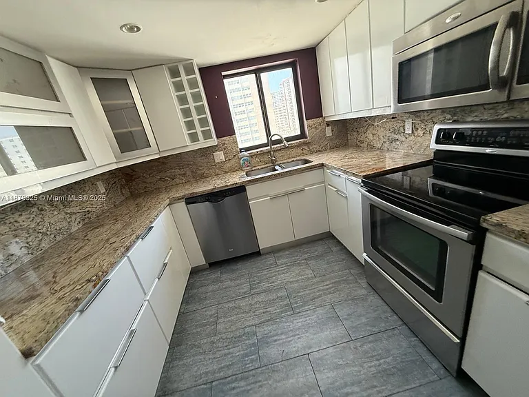 1500 S Ocean Dr — Photo 5