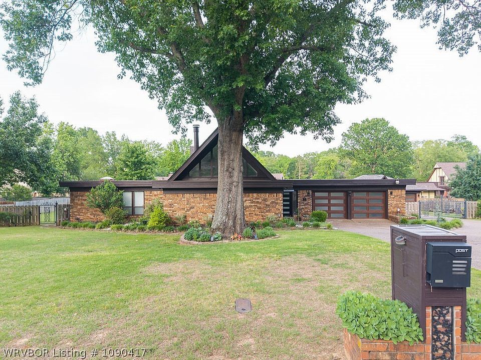 1st image of 11 Riverlyn Dr