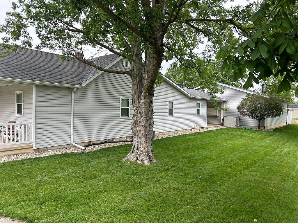 51 W Main St - Property Image