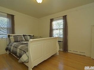 555 Kingston Ave, East Meadow, NY 11554