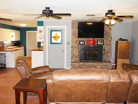 3rd image of 103 Dick Tracy Dr