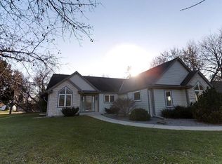 361 Wood Side Ct, Oconomowoc, WI 53066